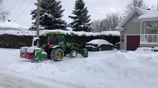 Déneigement John deere 4720 2007 [upl. by Yrollam982]