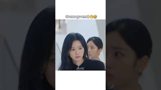 वो डरकर छुप जाता है 🤭🤣MMEkoreandrama cdrama kdrama [upl. by Poppy]