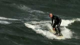 Kaltwassersurfer Ostsee surfen Wellenreiten vor Scharbeutz surfing baltic sea [upl. by Lon276]