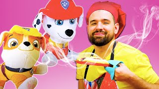 I giocattoli Paw Patrol e Riccardo cucinano i cannelloni Giochi per bambini [upl. by Reema992]