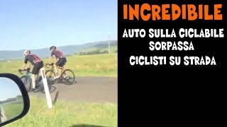 INCREDIBILE Auto nella Ciclabile supera Ciclisti su Strada [upl. by Vincent]