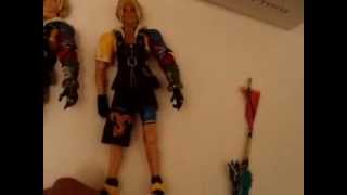 Identifying Bootleg Final Fantasy Tidus play arts figure [upl. by Ailuy]