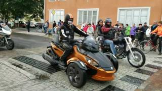 Katrineholm Veckan 2017 en motorcykel kortege [upl. by Ahseryt]