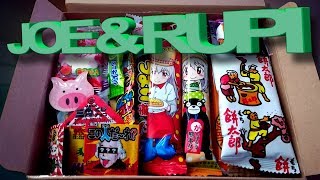 Joe amp Rupi testen Japanische Snacks  Japanese Dagashi Box  20 Köstlichkeiten süss amp salzig [upl. by Slin]