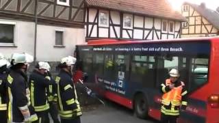 Unfall in Felsberg Bus fährt gegen Häuser [upl. by Araes]