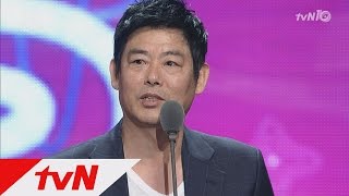 tvNfestivalampawards tvN10어워즈 ′스페셜연기상′ 성동일 ′응답하라 시즌4도 함께′ 161009 EP3 [upl. by Sardse496]