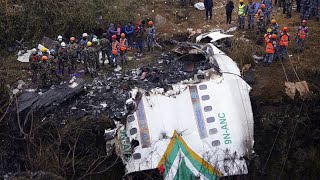 Crash davion au Népal  lespoir de retrouver des survivants est quotnulquot [upl. by Noelani]