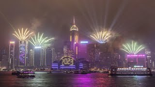 除夕倒數．直播｜跨年煙火匯演迎2023 維港兩岸萬計市民歡送2022 [upl. by Fattal]