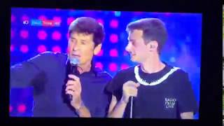 Gianni Morandi cade dal palco a Radio Italia Live Palermo [upl. by Kev]