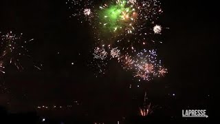 Capodanno lo spettacolo unico dei fuochi dartificio a Napoli [upl. by Mariken970]