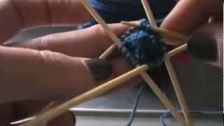 Tutorial Rondbreien met 5 sokkennaalden [upl. by Hedda985]