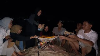 roasting corn on the beach with friends with relaxing sounds  pantai papuma Jember Indonesia [upl. by Aekim41]