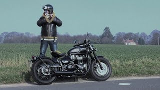 Triumph Bonneville Bobber black amp The Battle of Britain RAF 1940 Sheepskin Flying Jacket [upl. by Attiuqram]