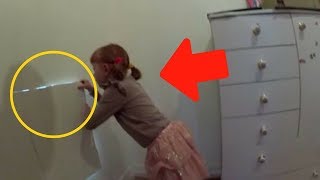 LA BAMBINA TROVA UNA STANZA SEGRETA NELLA SUA CASA CHE LA CONDUCE A UNA SCOPERTA INCREDIBILE [upl. by Pooley]