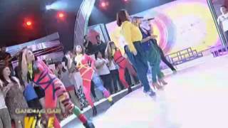 Whoops Kiri Whoops singers dance with Vice [upl. by Eerok]