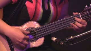 El charango un instrumento estrella en Bolivia con ecos europeos [upl. by Repsaj]