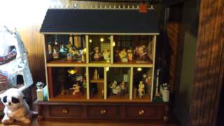 Enesco Music Box Victorian Vignette House Casa [upl. by Sugar352]