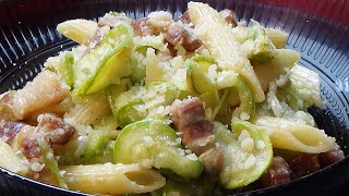 Pasta zucchine e pancetta ricetta pronta in 15 minuti [upl. by Kordula]