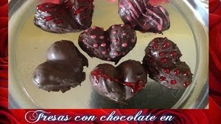 Fresas cubiertas de chocolate en forma de corazon para el dia de san valentin [upl. by Eugene661]