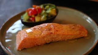 Warm gerookte zalm met avocado salsa [upl. by Khan]