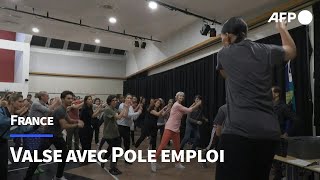 Quand Pôle emploi propose de danser avec son futur employeur  AFP [upl. by Lauryn]