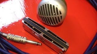 How to hold a harmonica microphone  blues harmonica lesson [upl. by Nodab]