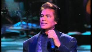 Engelbert Humperdinck  quotLove Is A Many Splendored Thingquot Live [upl. by Nekcarb692]