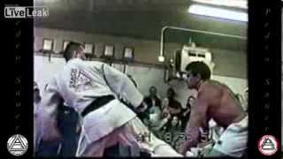 250lb BodyBuilder Vs 150lb JiuJitsu BlackBelt [upl. by Allred742]