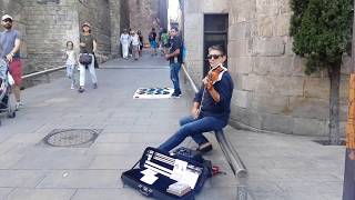 VIOLINISTA VIRTUOSO EN LA CALLE BARCELONA HD [upl. by Atekihs]