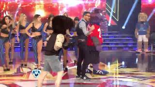 Showmatch 2014  El Oso Arturo a las piñas con todos [upl. by Intirb]