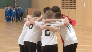 IndoorKick Kids spielen um HallenThron [upl. by Malissia157]