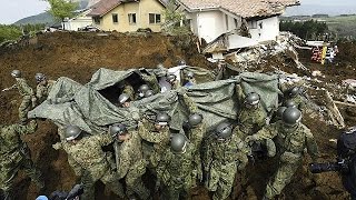 Fuertes temblores continúan sacudiendo Kumamoto y Oita en el suroeste de Japón [upl. by Dnalhsa]