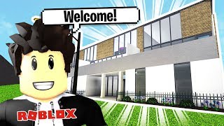 I MADE MY IRL APARTMENT ON BLOXBURG 🏡  Roblox Bloxburg Apartment Tour w Amberry [upl. by Rogers426]