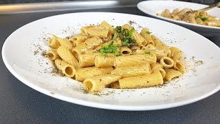 Rigatoni di Pollo  Nudeln mit Hähnchen Champignon Sahne Sauce  Rezept Tutorial [upl. by Okim666]