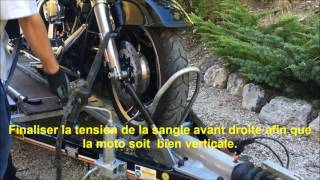 Sangler sa moto HARLEY DAVIDSON sur son KXL MIL REMORQUES [upl. by Anirehtac72]