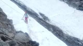 Alpiniste très imprudent dans le Grand Couloir [upl. by Ivers565]