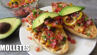 Como hacer molletes de frijoles con queso chorizo y huevo  Cocina Mexicana [upl. by Pierette]