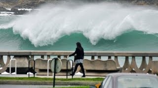 Temporal rompe Paseo Marítimo en La CoruñaTemporal galicia [upl. by Amiel]