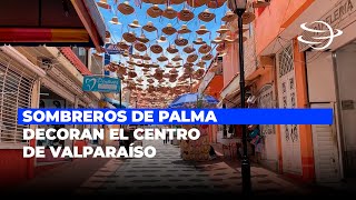 Sombreros de palma decoran el centro de Valparaíso [upl. by Rabassa597]