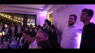 Avraham Mordechai Schwartz singing at a Leil Shishi Kumzitz in Lakewood [upl. by Anavoj]