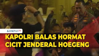 Momen Kapolri Balas Hormat Cicit Jenderal Hoegeng saat Bertemu di Acara Hoegeng Award 2023 [upl. by Kahn]