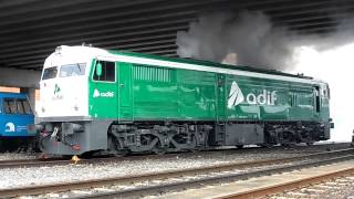 Encendido locomotora 321 de Adif en Salamanca [upl. by Cost519]