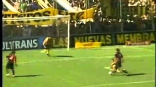 El quotcasiquot golazo de Fabbiani a Central Apertura 2008 [upl. by Enerehs]