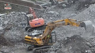 Genova crollo ponte Morandi proseguono gli scavi dei vigili del fuoco [upl. by Aonian]