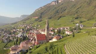 Tramin an der Weinstraße südlich des Kalterer Sees [upl. by Harikahs]