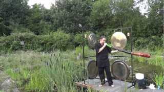 wunderbares Konzert in der Natur mit Didgeridoo Gong amp Indianer Flöte  Instrumente spielen lernen [upl. by Ahsieit600]