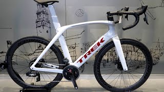 Trek Madone SL 7 eTap 2021  Prezentacja modelu  Fabryka Rowerów [upl. by Hinze]