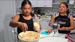 perlita Nos hace una ensalada de frutas y alejandra Cosina algo rico para comer hoy [upl. by Virginie99]