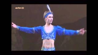 Leonid Sarafanov  Two Different Performances of a Solo from La Bayadere [upl. by Richmound655]