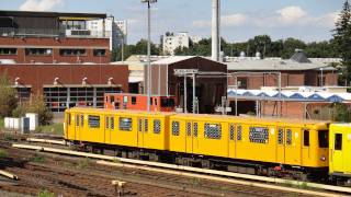 UBahn Berlin Bahnhof Olympiastadion U2 HD [upl. by Yduj]